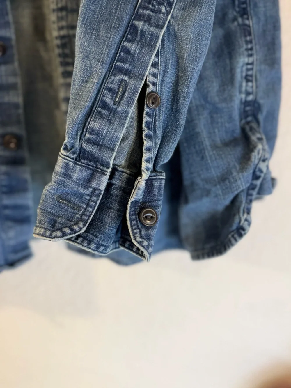 Banana Republic Heritage‎ Vintage Denim Shirt Men's Large 23.5” 100% Cotton Blue